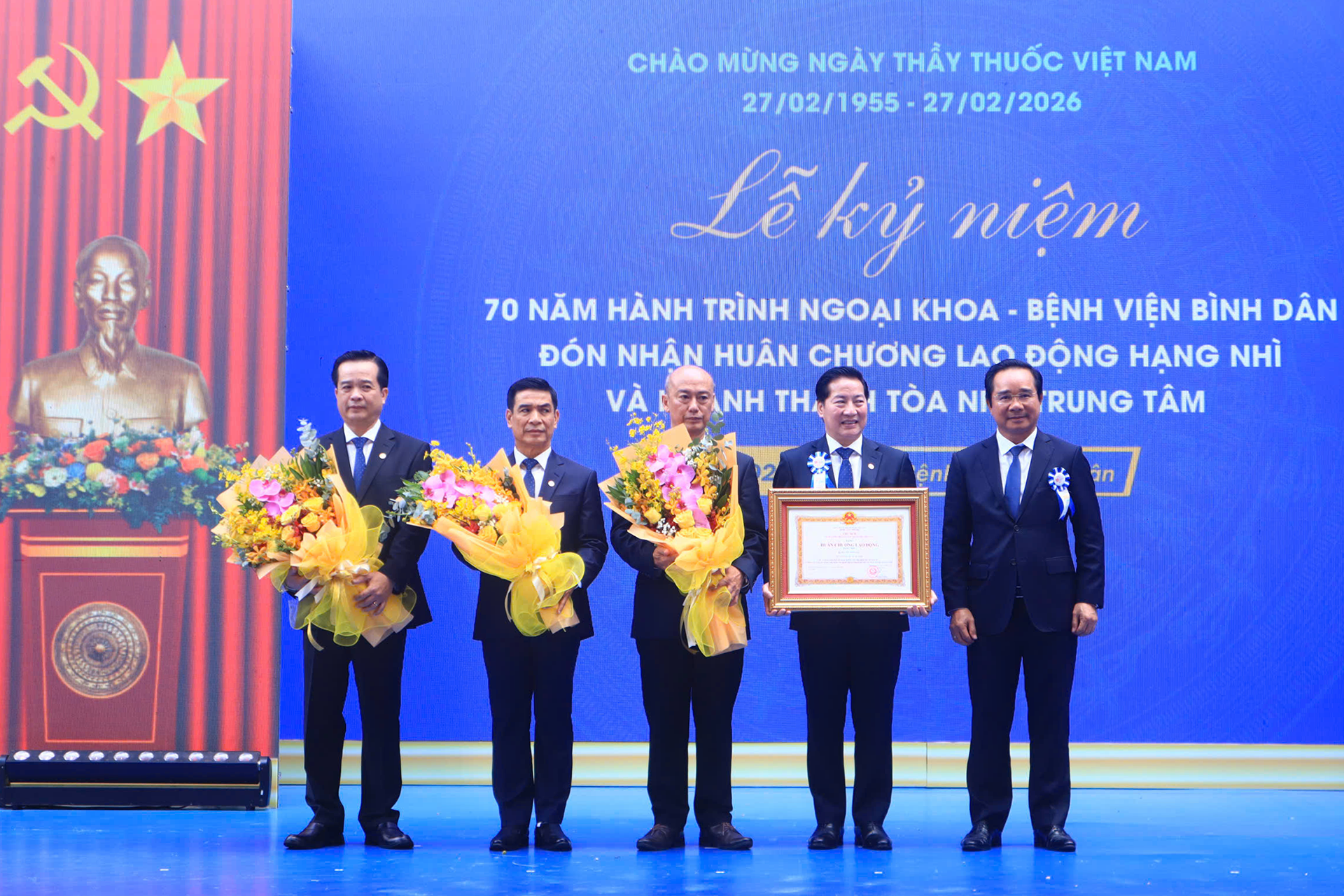 Bệnh viện Bình Dân đón nhận Huân chương Lao động hạng Nhì