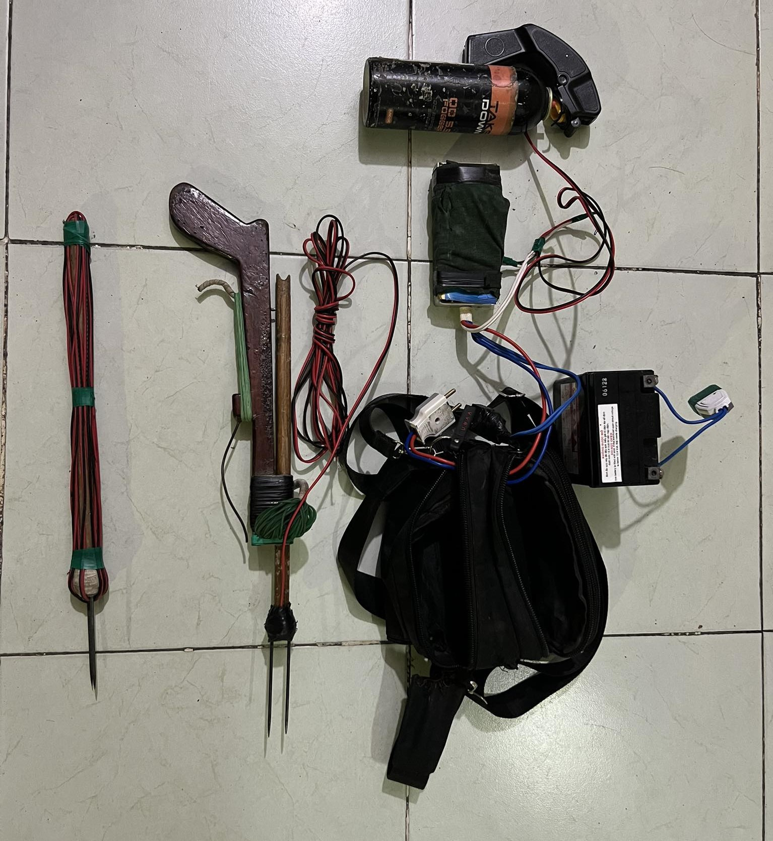 Chó Long Cang súng.jpg