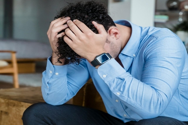 Chuẩn bị kết hôn, chàng trai phát hiện bố mẹ người yêu đang ngoại tình