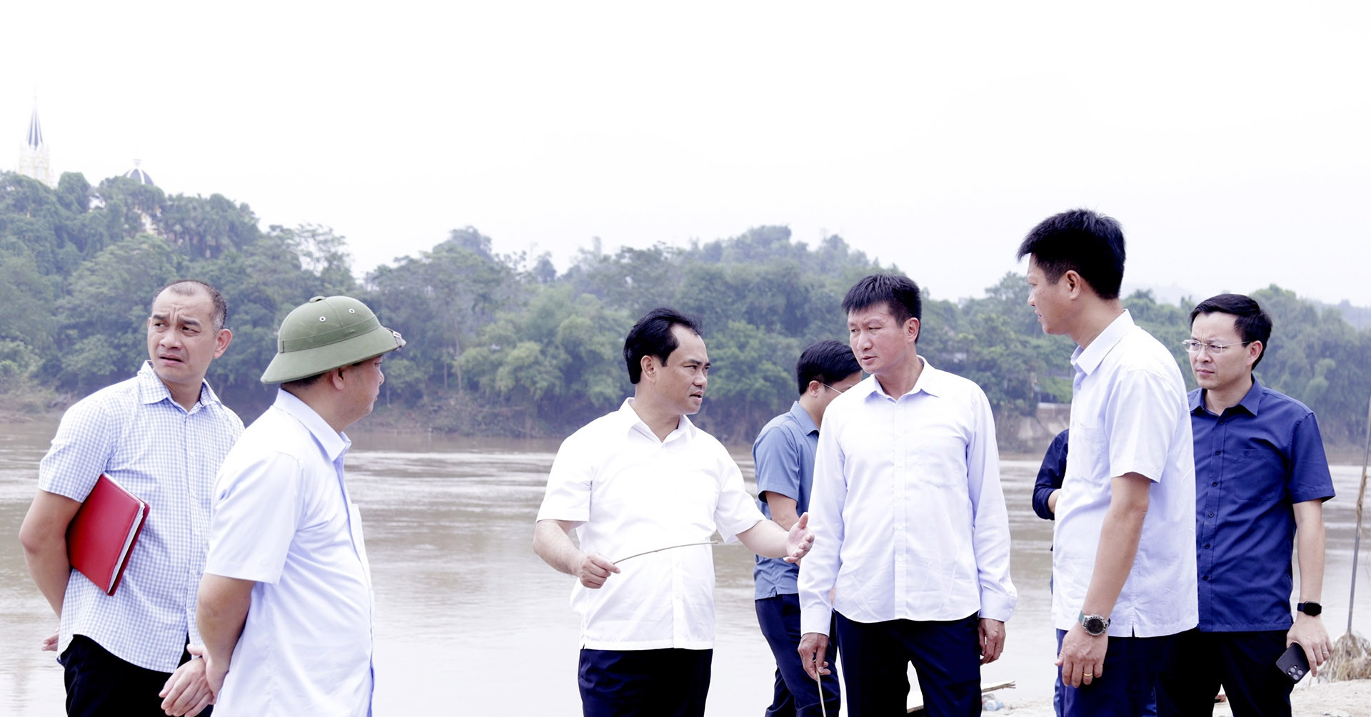 Chuyến thị sát ở rốn lũ và quyết sách trị thủy &amp;apos;thuận thiên&amp;apos; ven sông Hồng