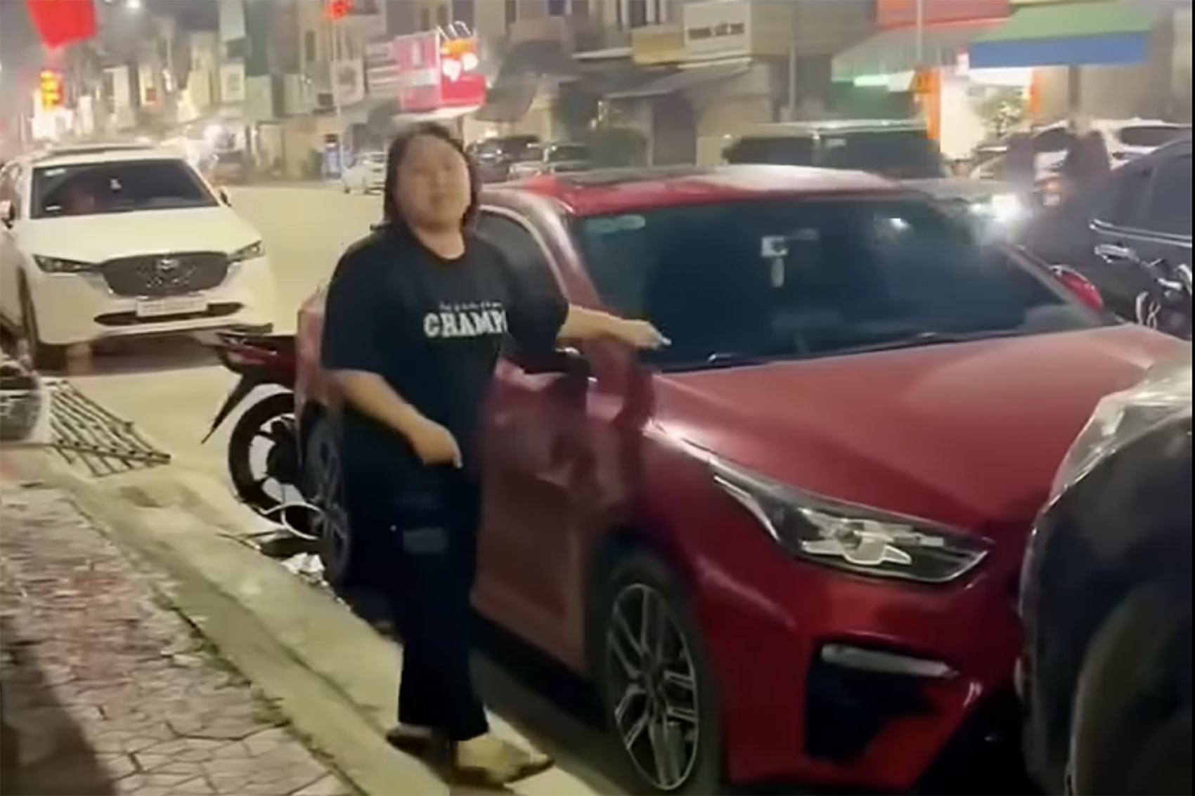 Công an triệu tập người khóa ô tô vì mâu thuẫn đỗ xe ở Hải Phòng