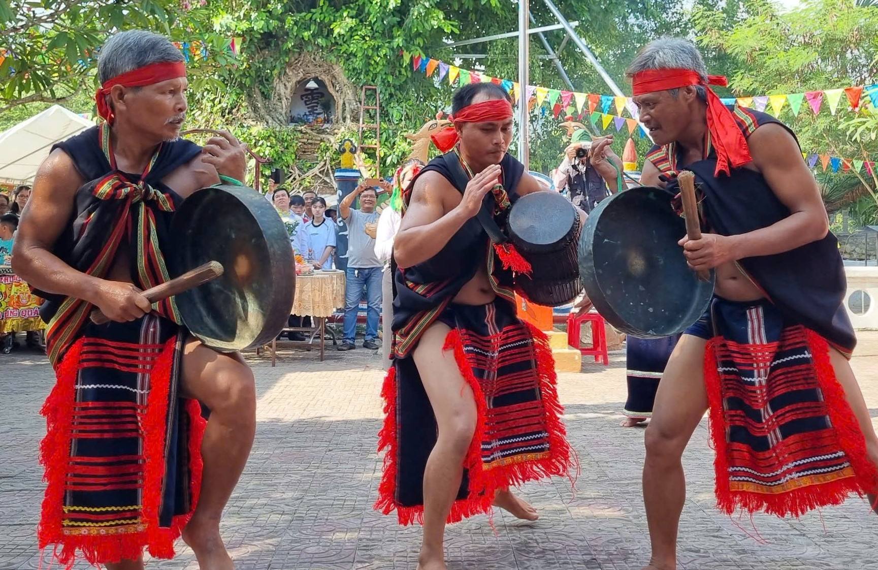 Gia Lai đưa cồng chiêng 'xuống phố' tối thứ 7 hằng tuần