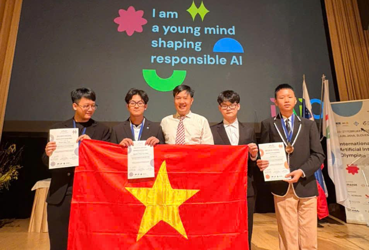 Học sinh Việt Nam giành 3 huy chương ngay lần đầu tham dự Olympic AI quốc tế