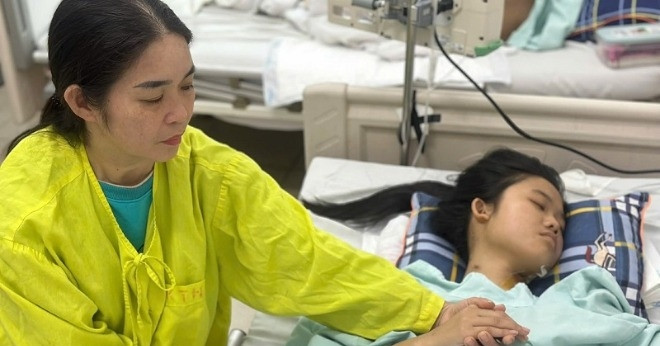 Nữ sinh 17 tuổi mất đôi chân trên đường đi ôn thi, cần sự hỗ trợ từ cộng đồng