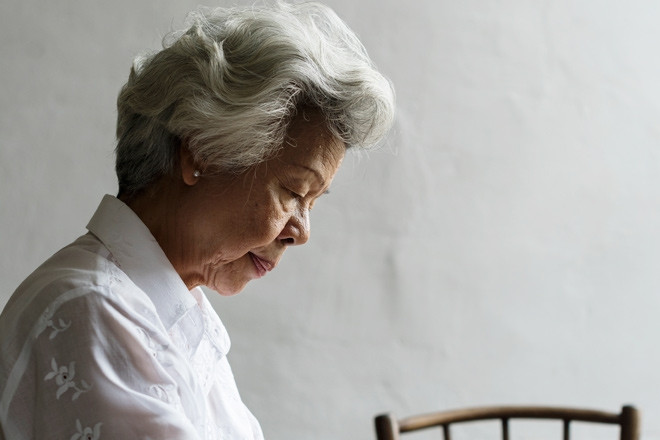 Mẹ 90 tuổi bị lẫn ngơ ngác nhìn đàn con làm 35 mâm cỗ mừng thọ