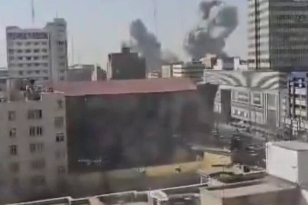 Mỹ - Israel tấn công Iran, Tehran phóng loạt tên lửa đáp trả