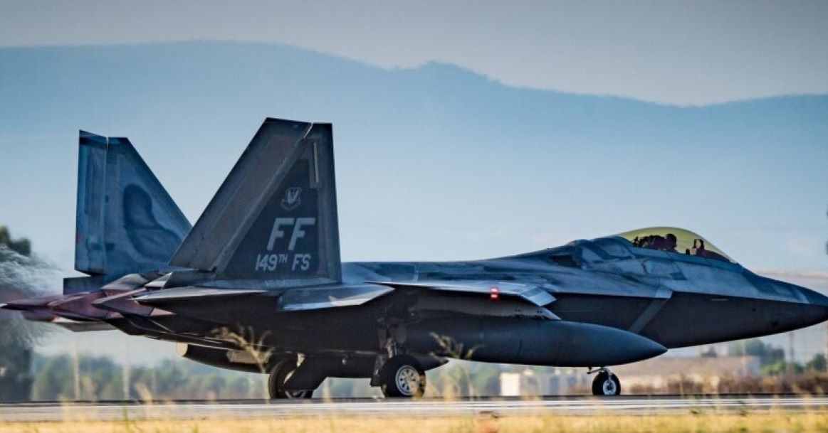 Mỹ điều tiêm kích F-22 Raptor công nghệ đỉnh cao tới Israel, bầu trời Trung Đông nóng rực