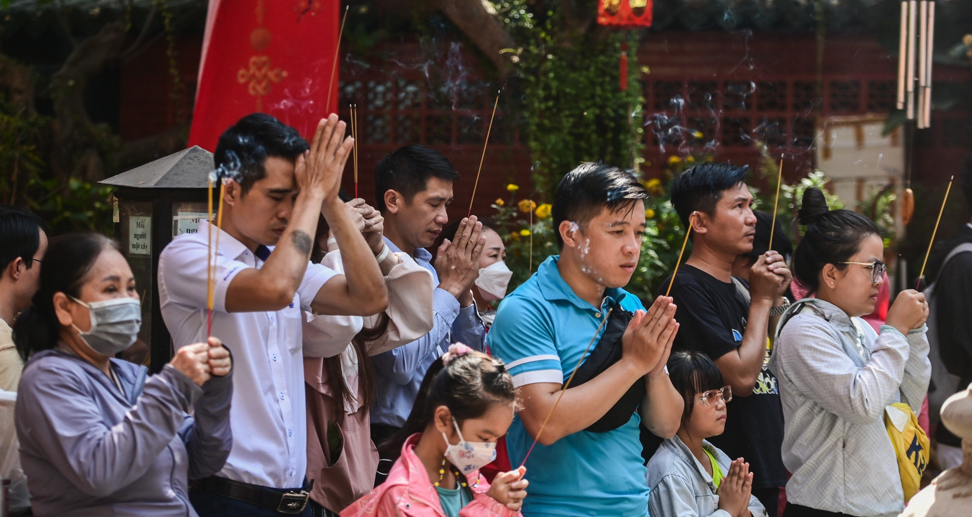 Văn khấn cúng Rằm tháng Giêng năm 2026 chuẩn truyền thống