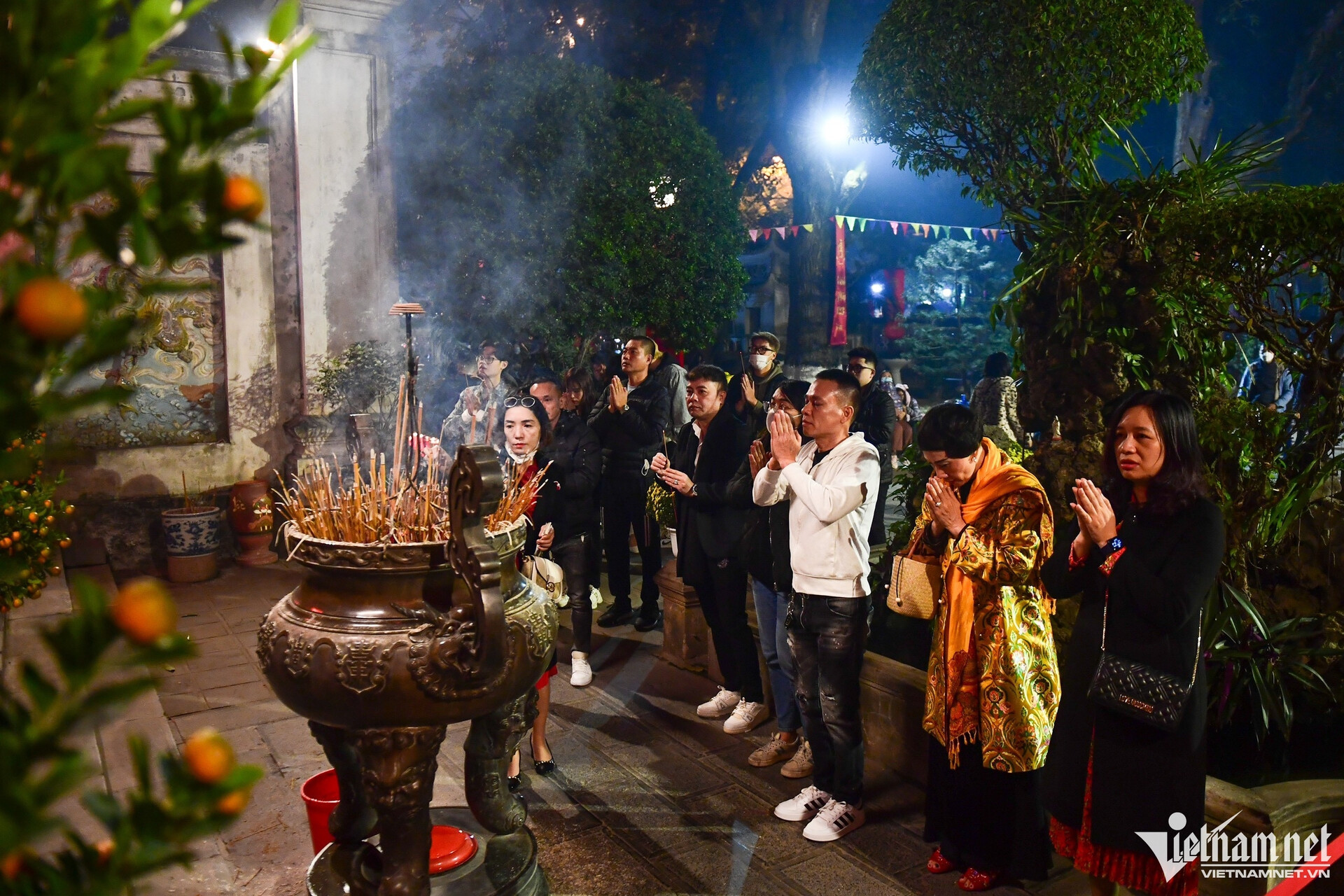 Vì sao người Việt quan niệm 'cúng cả năm không bằng Rằm tháng Giêng'?