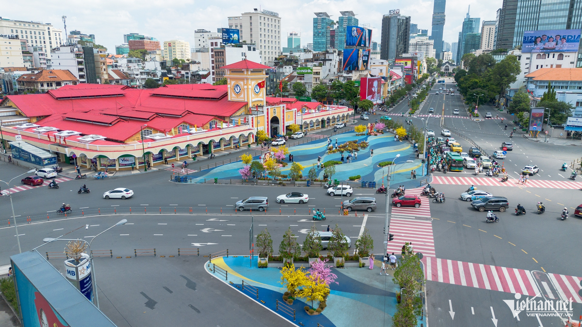 W-Quảng trường trước chợ Bến Thành nhem nhuốc  Tuấn Hùng 37.jpg