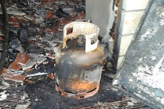 Bản tin cuối ngày 2/2: Cha tử vong, con trai bị thương sau tiếng nổ lớn