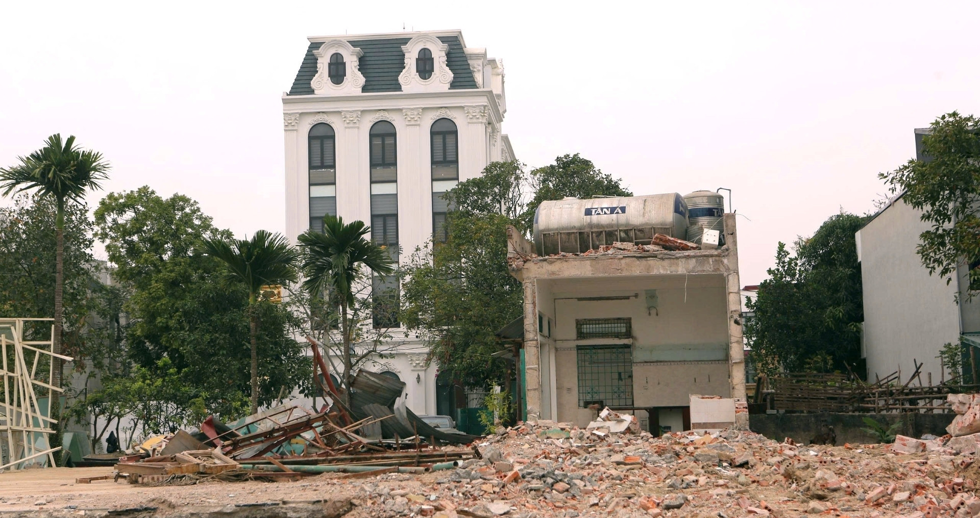 Bản tin sáng 3/2: Phá dỡ hàng trăm căn nhà cao tầng ở Đại lộ đẹp nhất Thanh Hóa