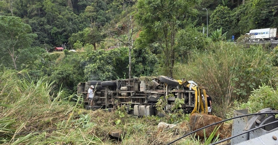 Bản tin chiều 3/2: Xe tải lao xuống vực trên đèo Bảo Lộc, tài xế tử vong