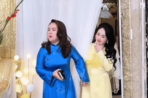 Cô dâu 61 tuổi lấy chồng Việt kiều, được các con tổ chức đám cưới linh đình