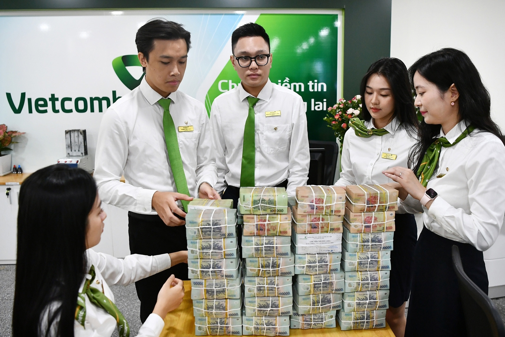 Khi tiền không còn rẻ vì nó phải thế