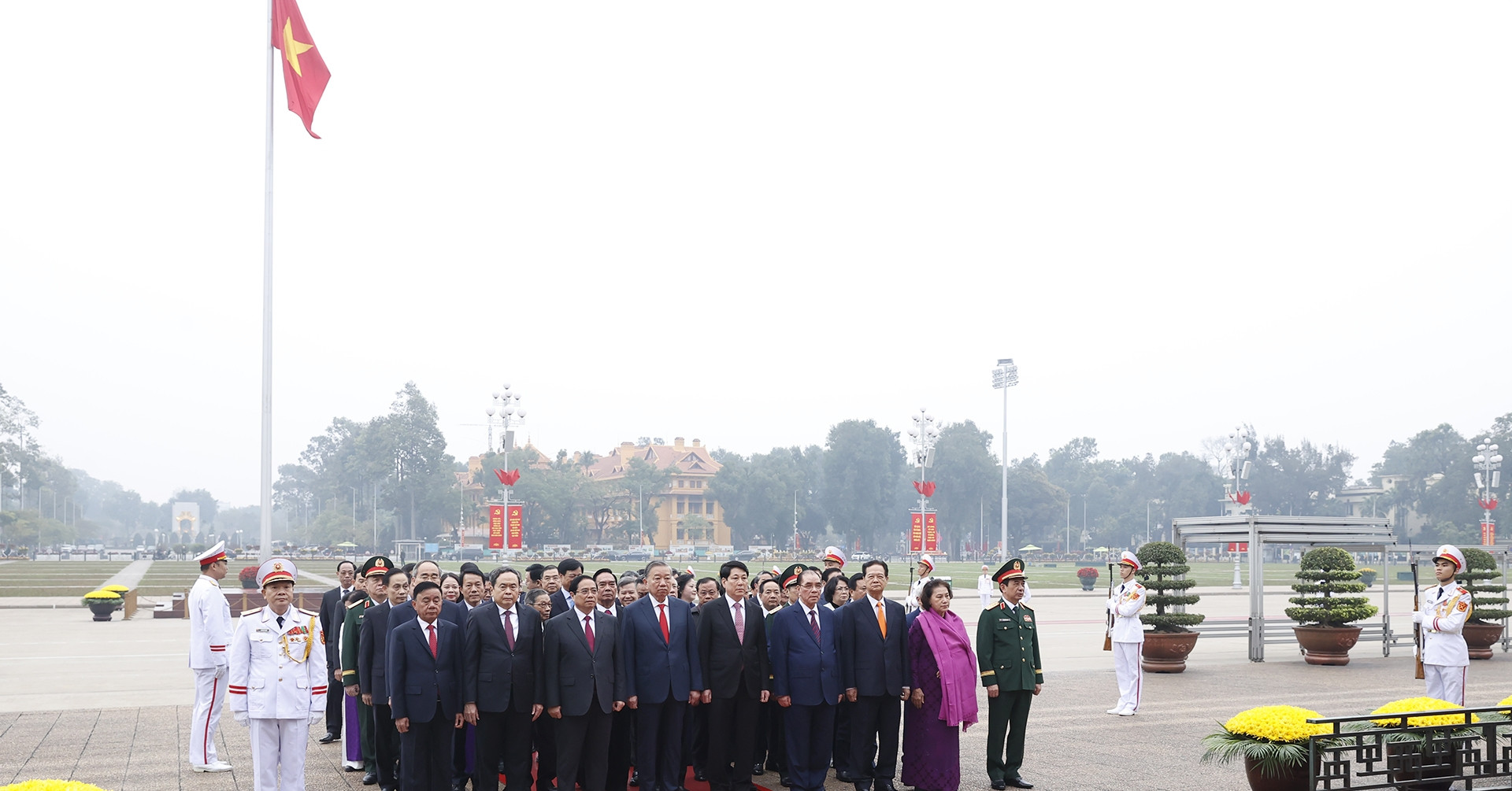 Lãnh đạo Đảng, Nhà nước viếng Chủ tịch Hồ Chí Minh nhân 96 năm Ngày thành lập Đảng