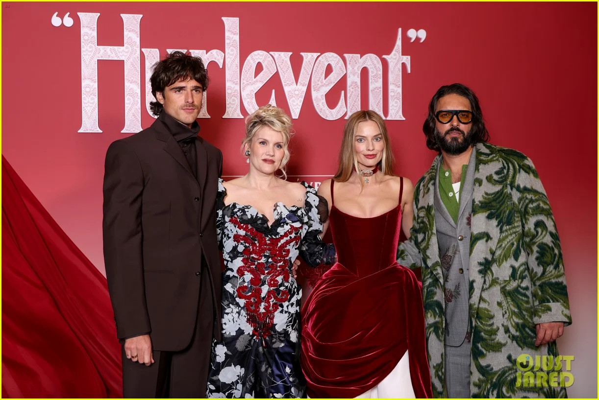 margot robbie jacob elordi at wuthering heights paris premiere 04.webp