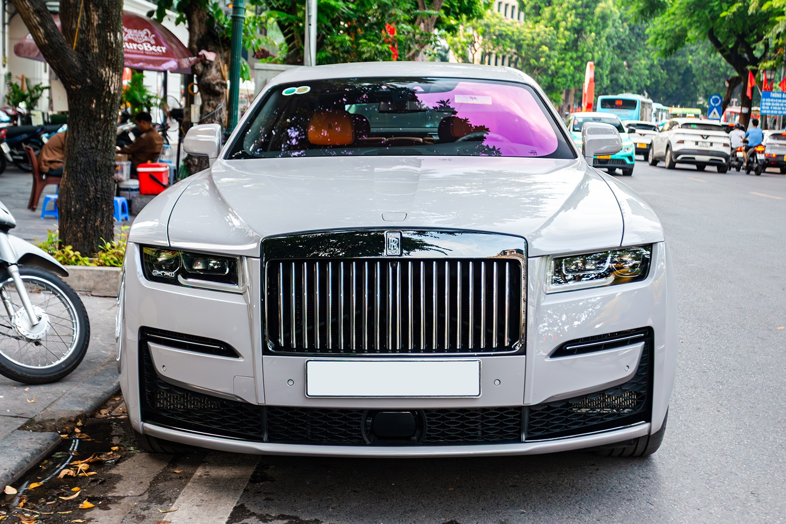 Ngắm Rolls-Royce Ghost Black Badge của đại gia Hà Nội, Việt Nam chỉ có 2 chiếc