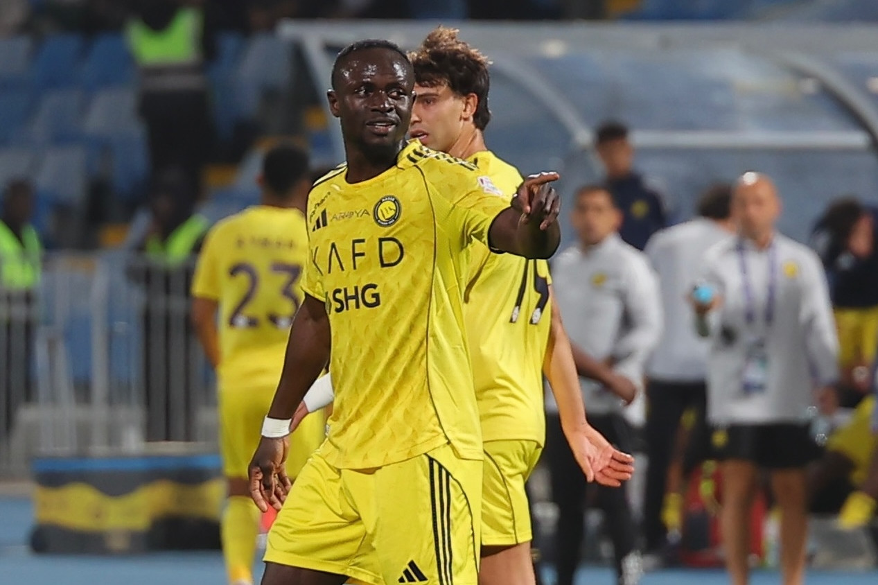 Ronaldo đình công bỏ đá, Mane giúp Al Nassr áp sát Al Hilal