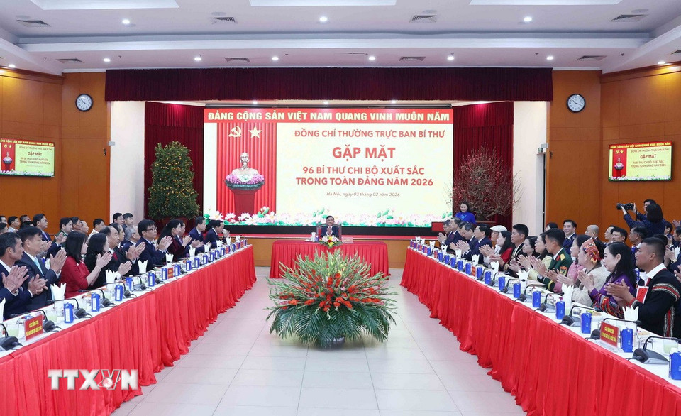 thuong truc ban bi thu gap mat 96 bi thu chi bo xuat sac toan quoc 4.jpg