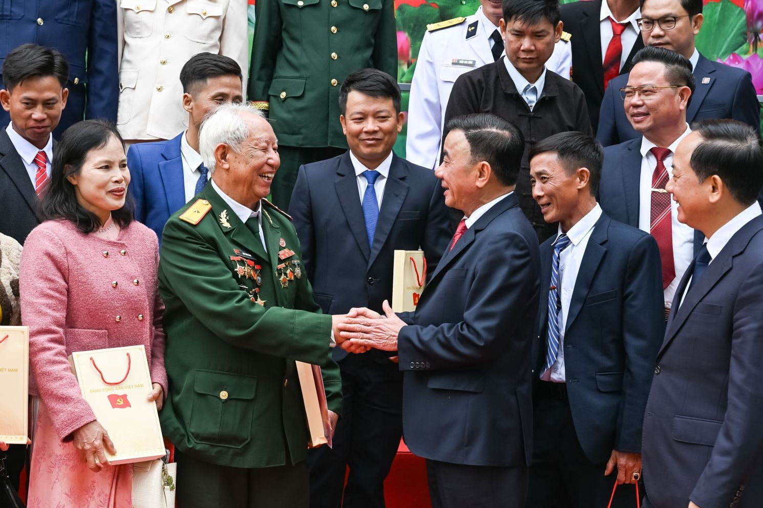 Thường trực Ban Bí thư Trần Cẩm Tú gặp mặt 96 bí thư chi bộ xuất sắc