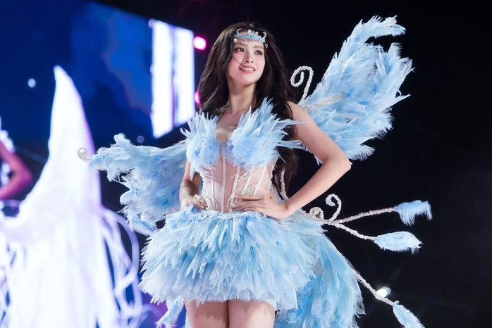 Trần Tiểu Vy.jpg