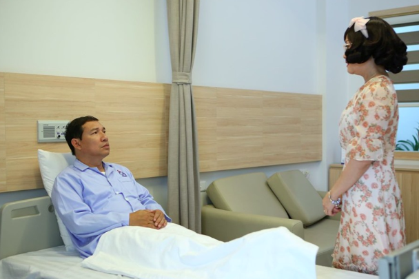  Vân Dung gặp Quang Thắng vồ vập hỏi: 'Sao gầy nhanh thế, có bệnh gì không?' 