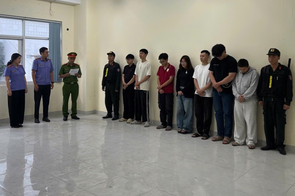 Bắt giữ 'trùm' bán thuốc lá điện tử ở TPHCM, hé lộ căn phòng bí mật