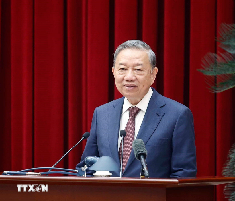 bo chinh tri ban bi thu to chuc gap mat cac dong chi nguyen uy vien ban chap hanh trung uong dang cac khoa 8572380 3.jpg