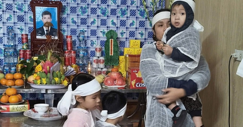 Chồng ra khơi không ngày trở lại, vợ khóc nức khi con hỏi 'Bao giờ bố về Tết?'