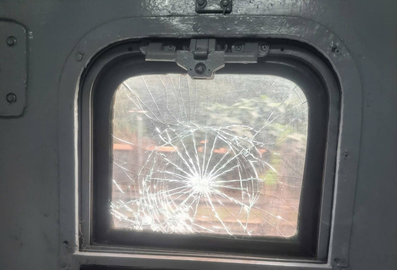 Con ném đá vào tàu khách ở Đồng Nai, mẹ phải đền bù thiệt hại