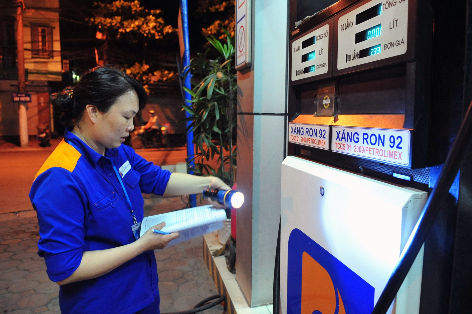 Giá xăng ngày mai có thể tăng lần thứ hai liên tiếp