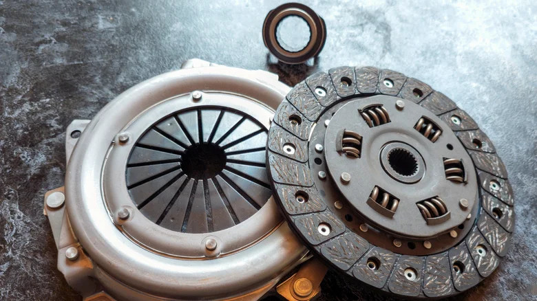 how does a clutch work 1769613607.webp