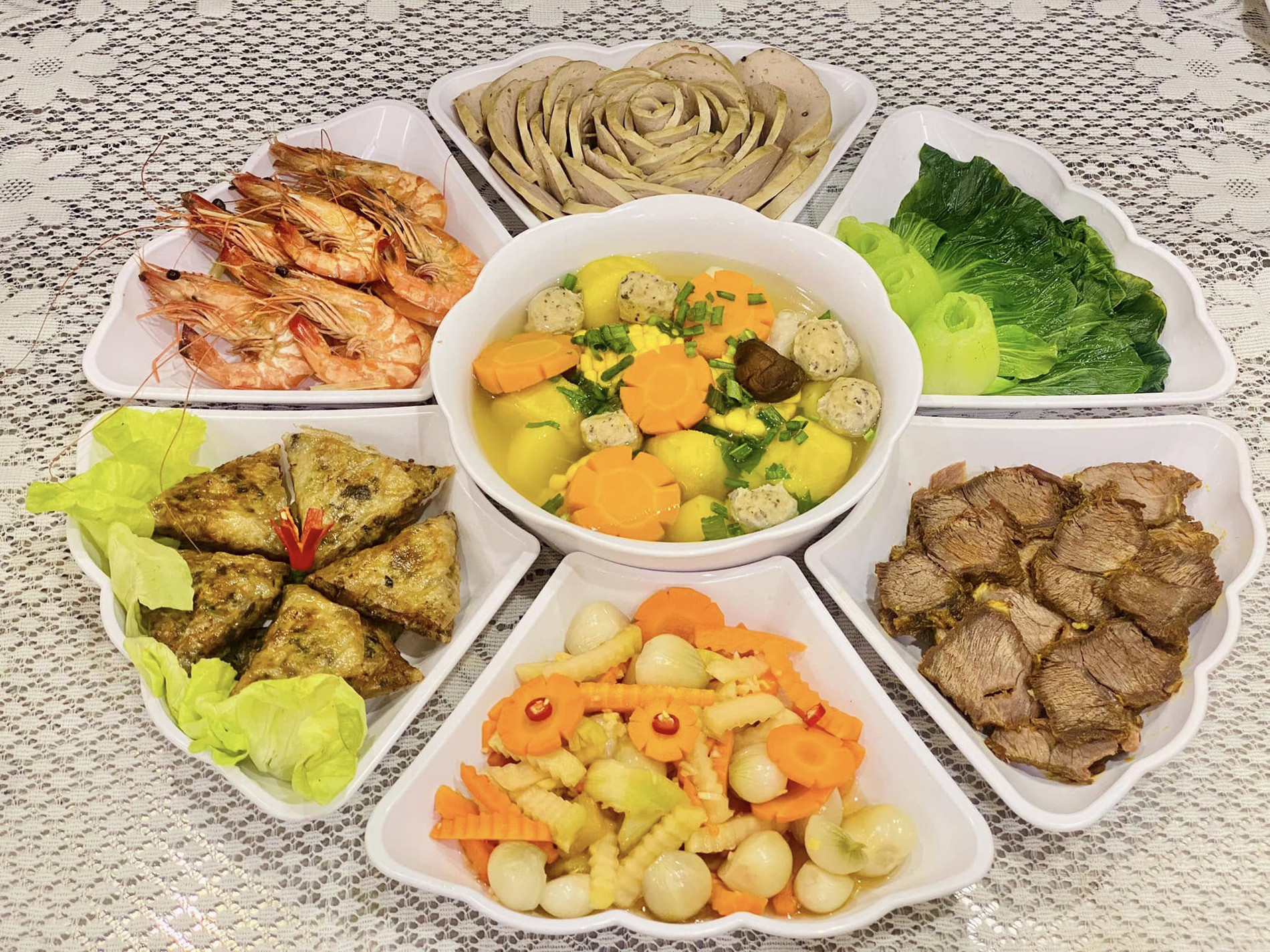 mâm cúng tất niên miền Trung Nguyễn Thị Thùy Linh.jpg