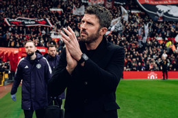 Fan MU gần 500 ngày chưa cắt tóc nổi khắp cõi mạng MU vẫn tìm người thay Carrick, lộ cái tên không mấy được