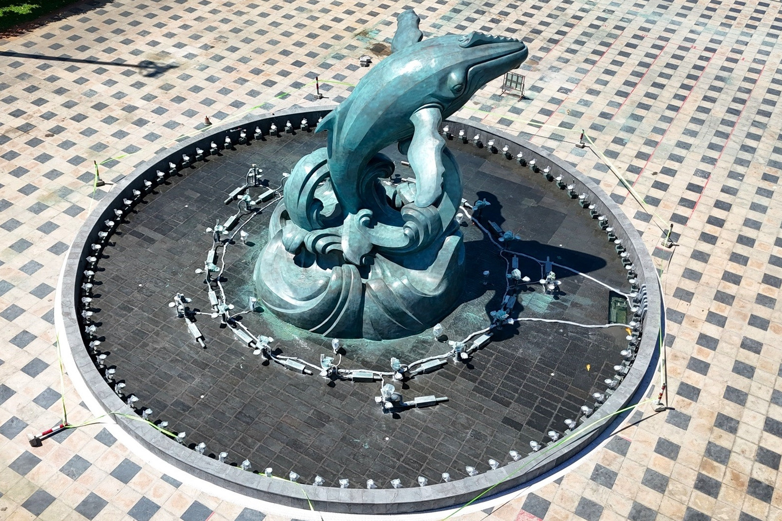 Ngắm tượng cá Ông bằng đồng cao gần 9m, nặng 50 tấn ở Bãi Sau Vũng Tàu