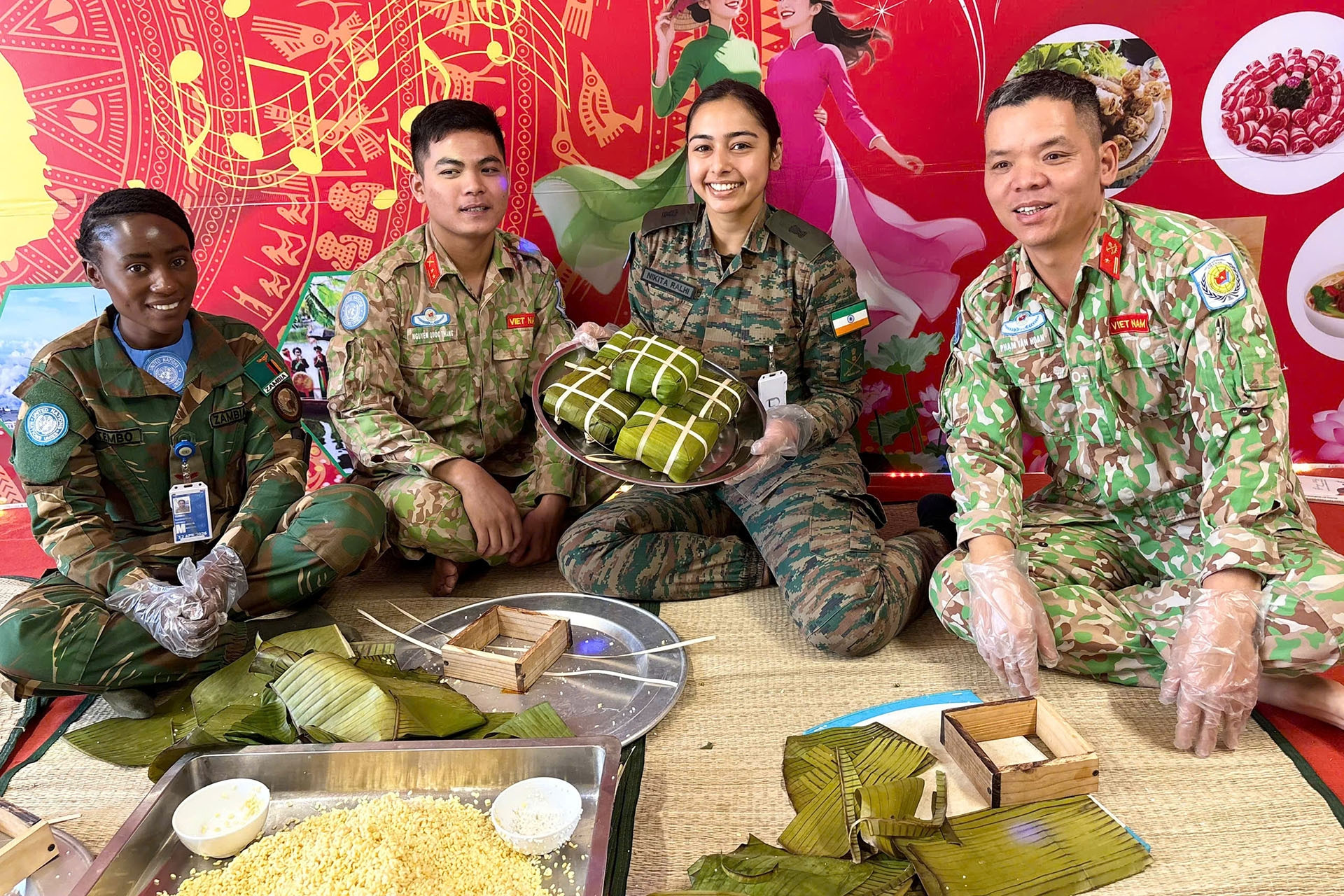 'Ngoại giao bánh chưng' của chiến sĩ mũ nồi xanh Việt Nam tại châu Phi