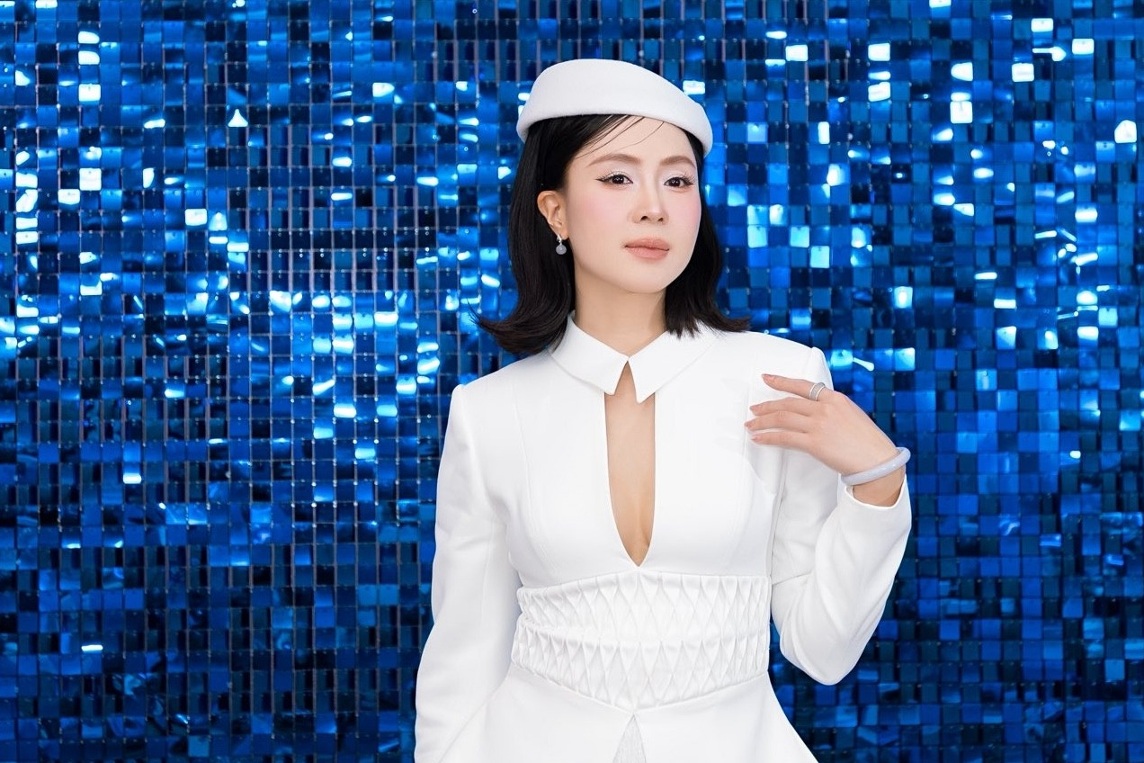 NSND Thanh Lam nặng trĩu tâm sự, Hồng Diễm hiếm hoi diện váy lộ ngực