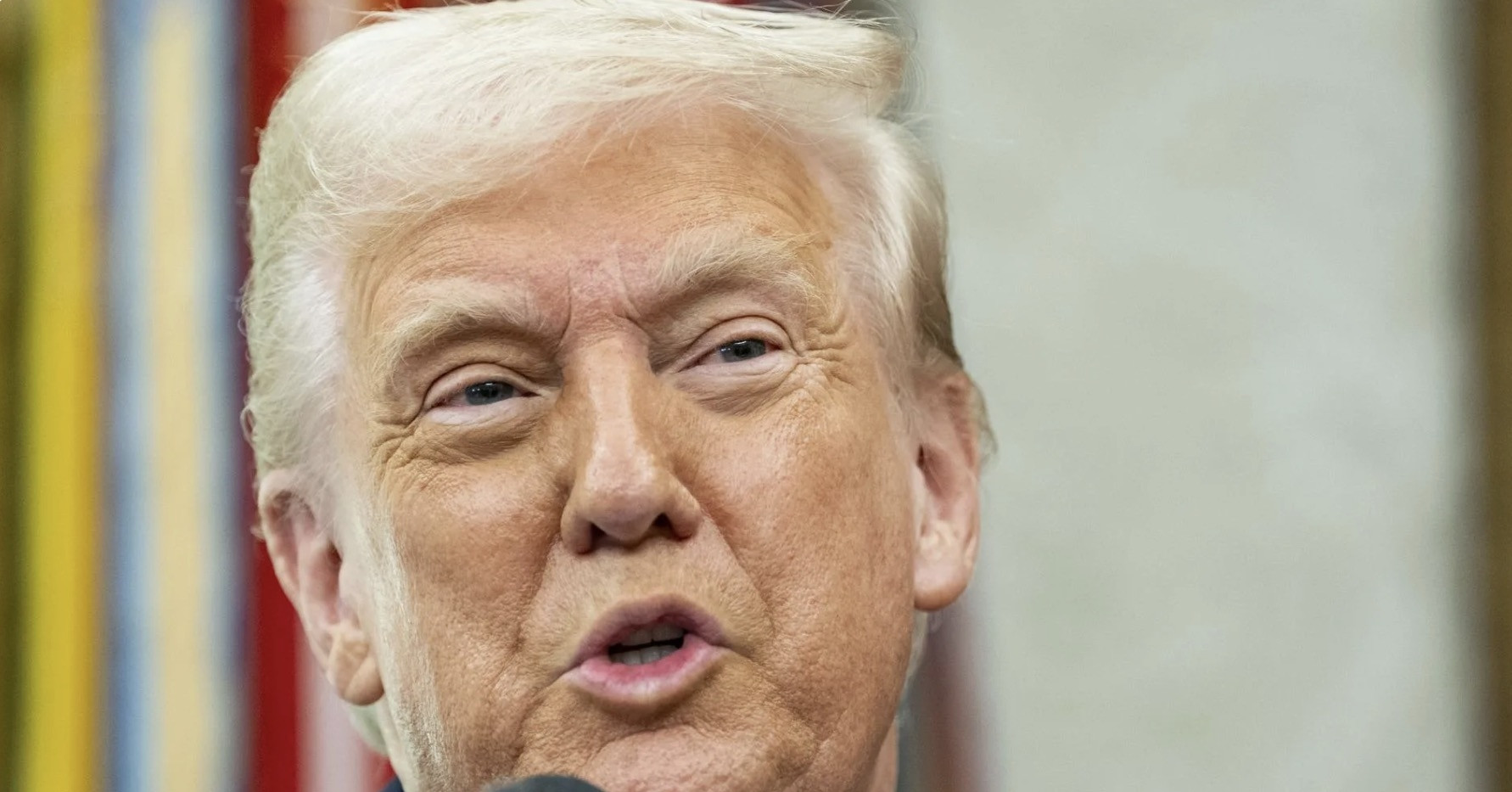 Ông Trump bác bỏ tuyên bố của Tổng thống Ukrain...