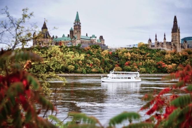 Quốc gia nào rộng thứ 2 thế giới, lãnh thổ trải khắp cả 3 đại dương?