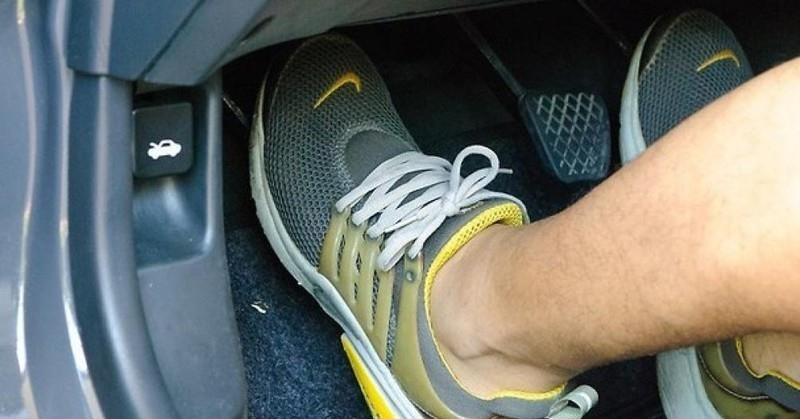 Thói quen tưởng vô hại khi lái xe số sàn, có thể khiến bạn trả giá đắt