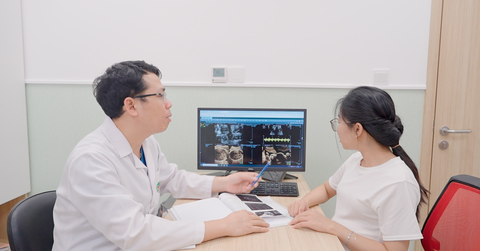 U xơ làm tử cung méo thành hình trái tim, đe dọa mẹ bầu