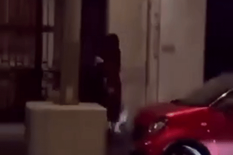 Video nghi của Lisa BlackPink và con trai tỷ phú vào khách sạn 'gây bão'