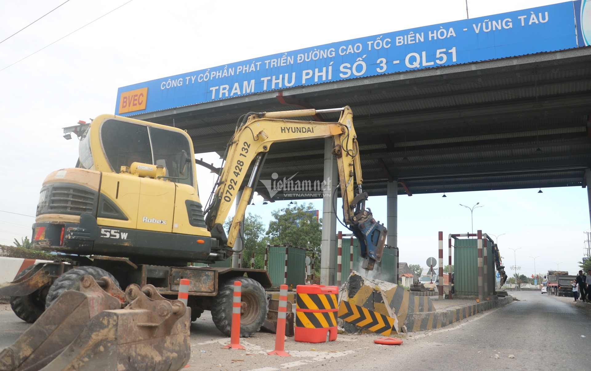 W-tháo dỡ trạm thu phí trên quốc lộ 51, trạm thu phí t3.3.JPG.jpg