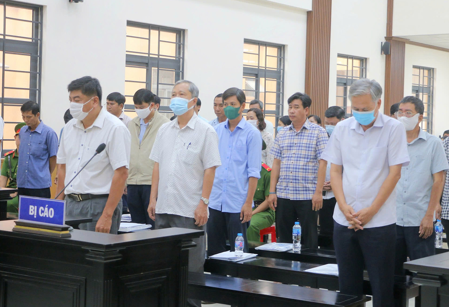 Xét xử 3 cựu PCT Long xuyên 1.jpg