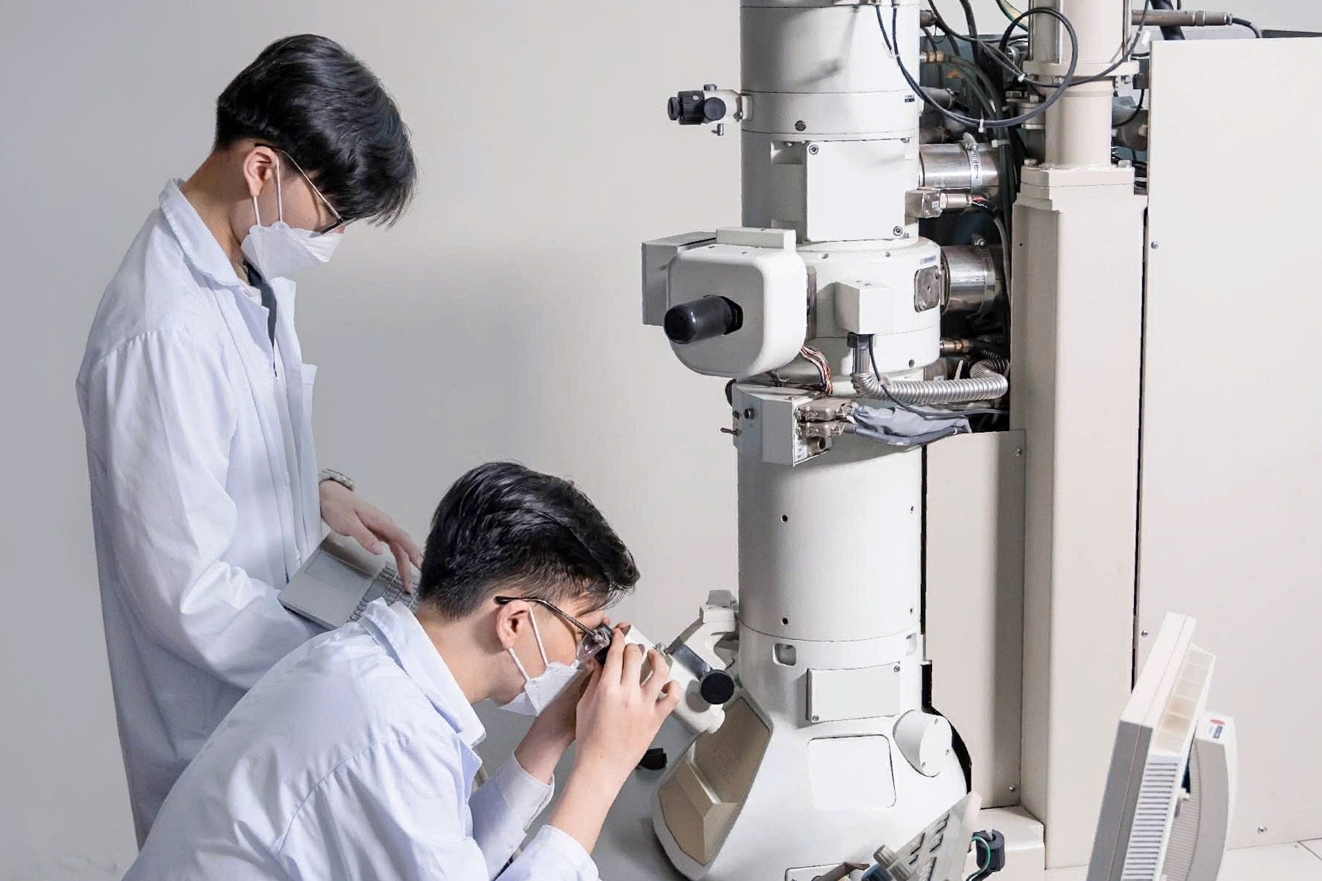 10 đại học ở Việt Nam có nhiều bài báo quốc tế nhất 2025, gồm 2 trường y nổi tiếng