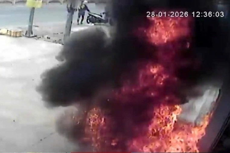 Bắt tạm giam kẻ ném 'bom xăng' vào nhà người phụ nữ ở TP Cần Thơ