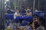 Đi qua đám tang, khách Tây tưởng nhà hàng liền vào gọi đồ và cái kết