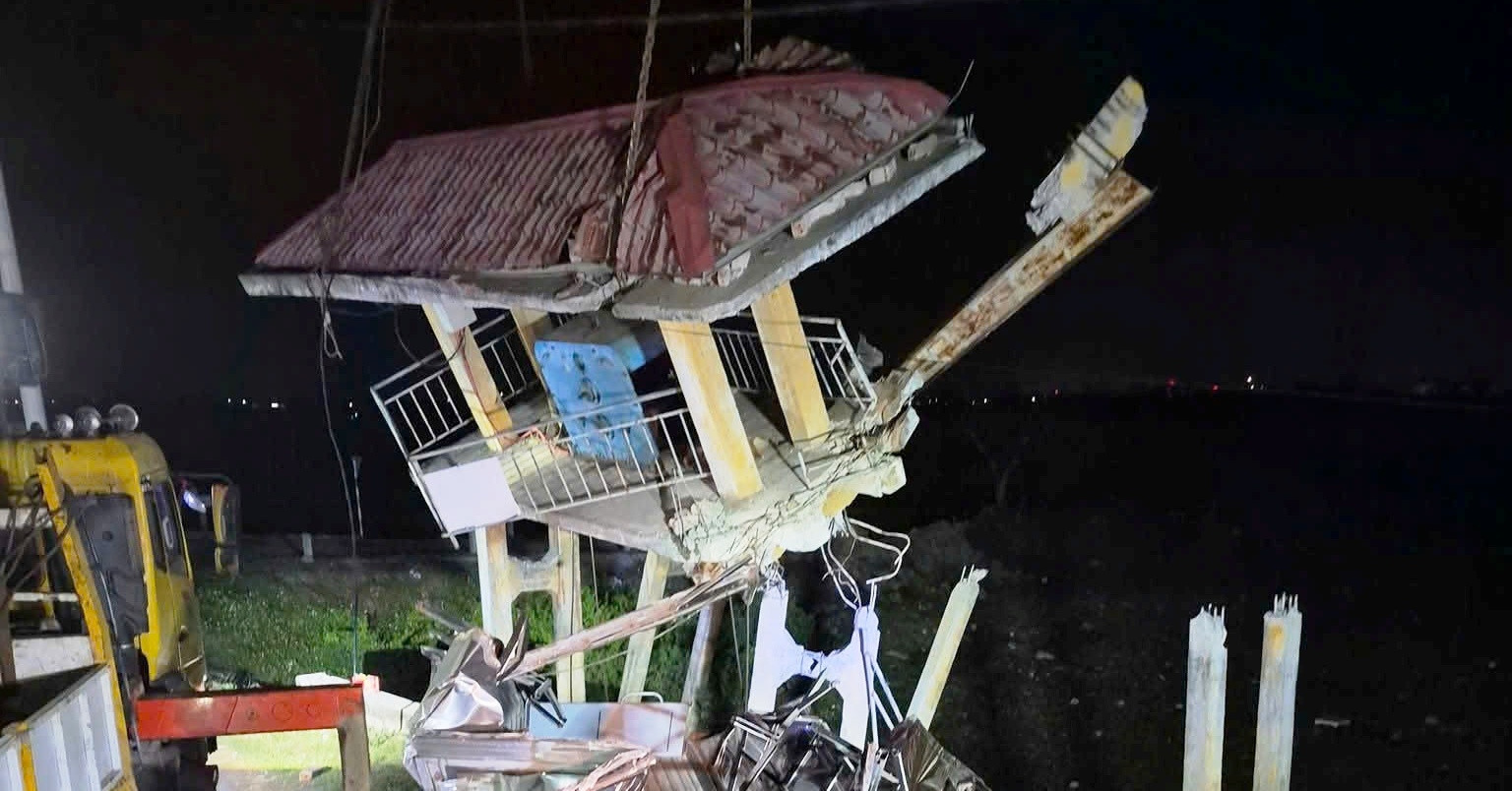 Học viên lái xe đâm xuống cống, thầy giáo ở Ninh Bình tử vong