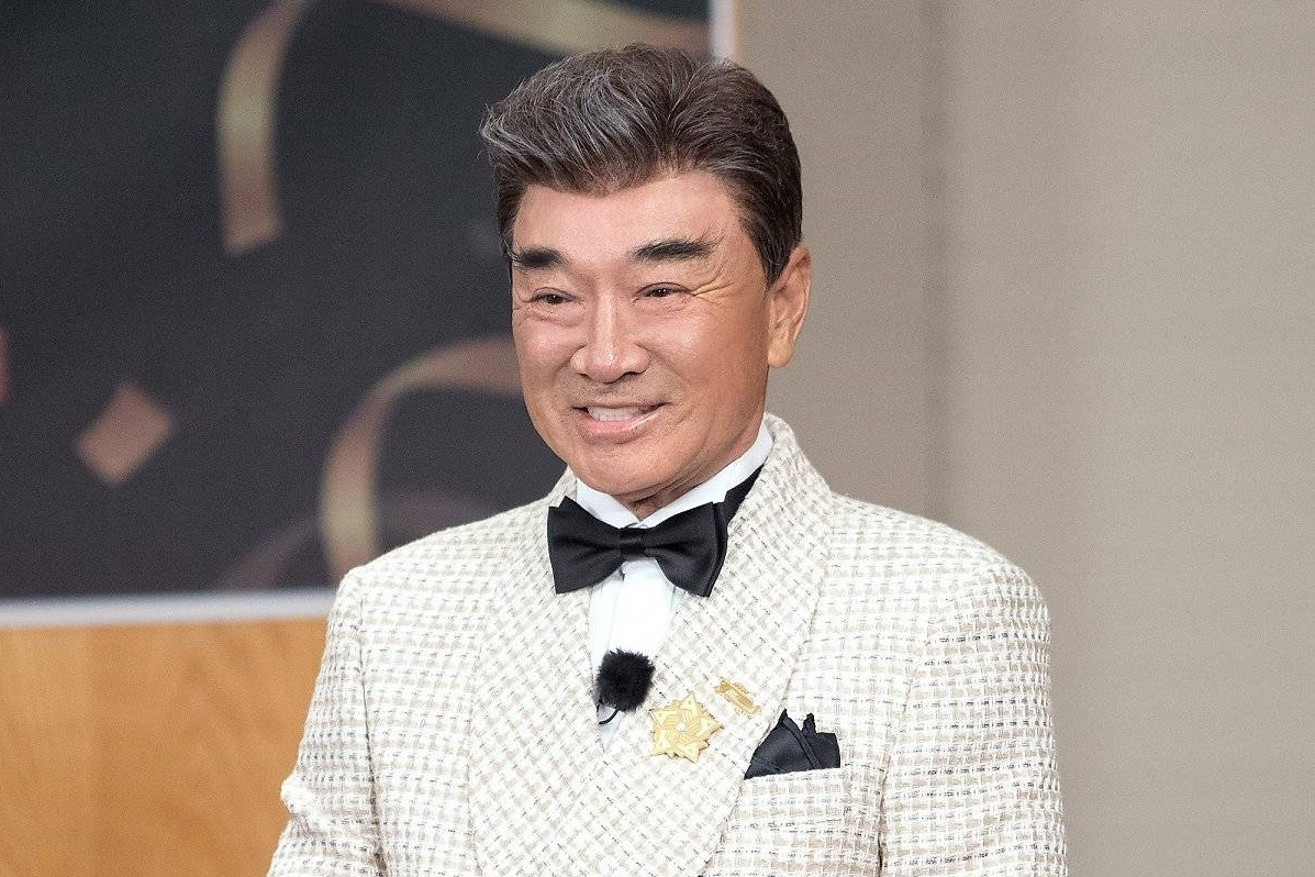 Nam diễn viên bị cuốn vào gầm xe buýt 10 tấn kéo lê trên đường